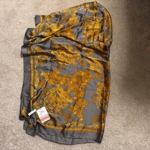 Elegant Gray and Gold Scarf